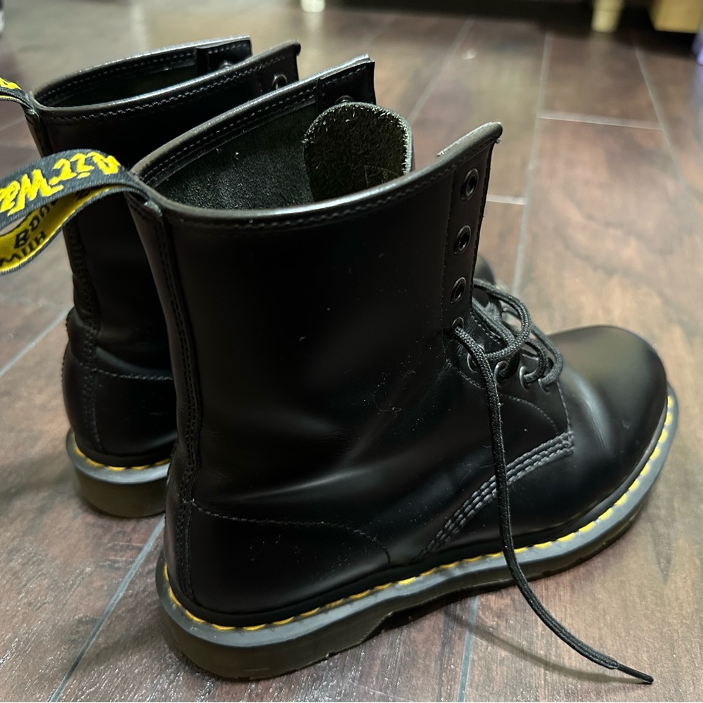 Dr. Martens 1460 Smooth Leather Lace-Up Boots Size 10 - Picture 4 of 13